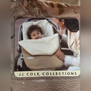 JJ Cole Bundleme Infant Taupe Plush Stroller Car Seat Cover Cozy Wrap